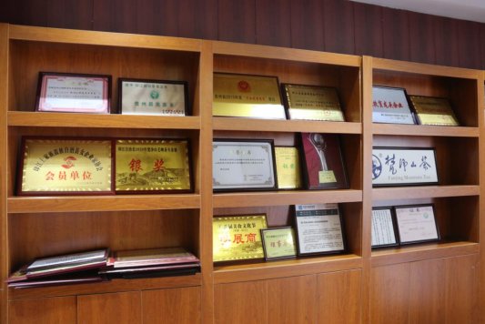 寻访铜仁质量品牌故事｜印江宏源公司 一枝一叶品香茗，梵净茶香暖人心